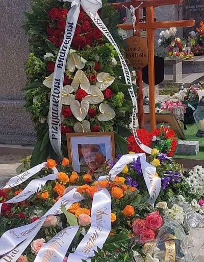 Grób Andrzeja Bartosika na pogrzebie 20 maja 2024 roku w podwarszawskich Pyrach